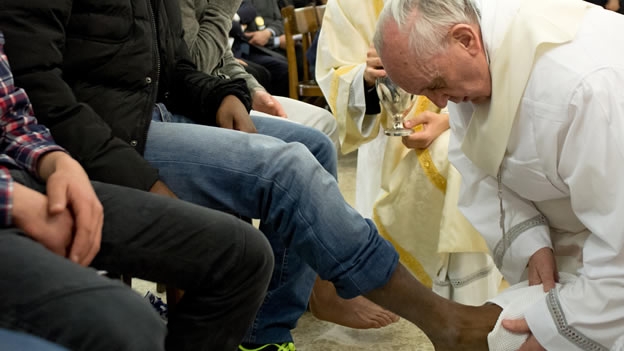 Francisco lavando los pies