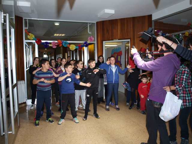 Grabación del Lipdub 'Por los Derechos de las Niñas y los Niños y la Equidad de Género' en San Viator Ikastetxea