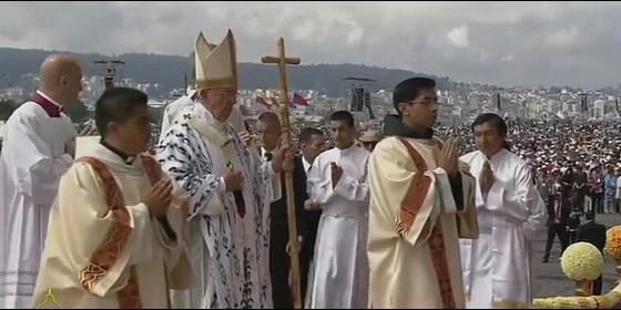 el-papa-en-la-misa-de-quito
